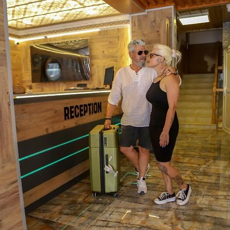 Lion Hotel ディディム エクステリア 写真